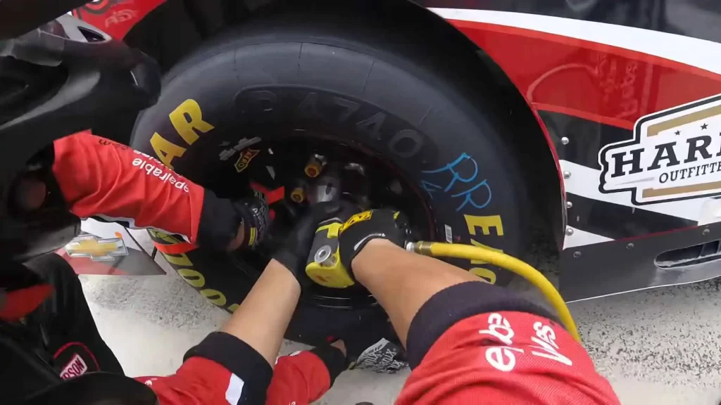 F1 tire changing